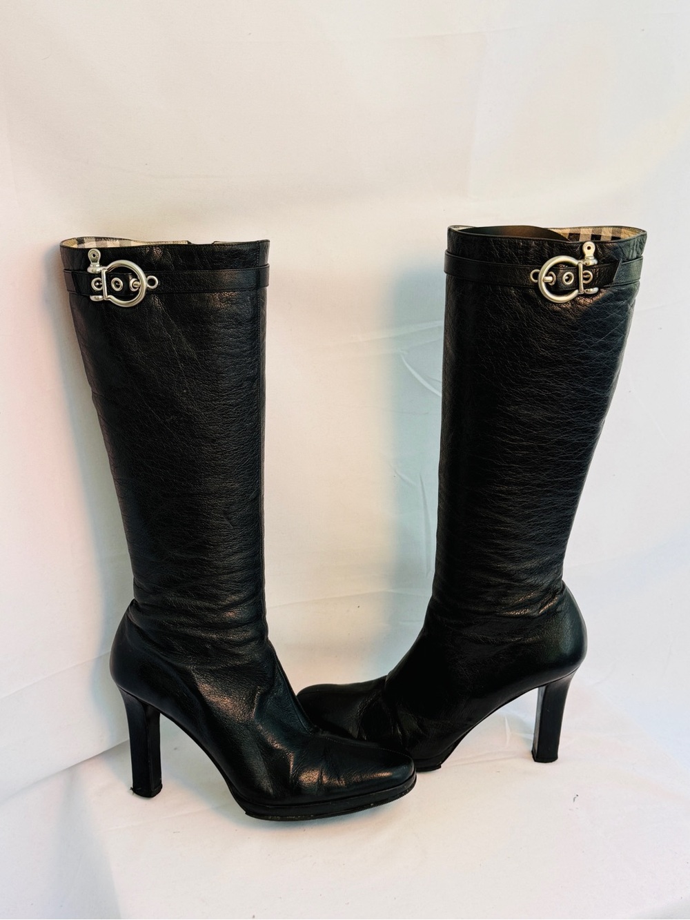Burberry Black Leather Knee-High Heeled Boots with Signature Buckle
